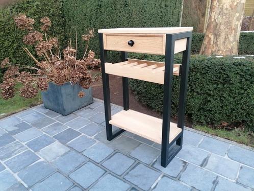 Sidetable met wijnrekje industriële stijl., Huis en Inrichting, Tafels | Sidetables, Zo goed als nieuw, Ophalen of Verzenden