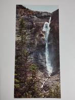 Een print over een rots erg en vallei er tussen land Canada, Ophalen