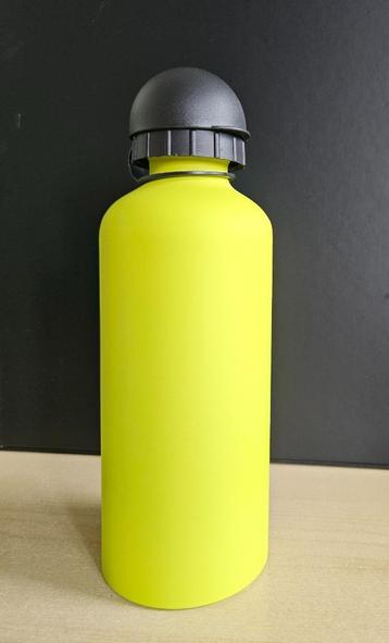NIEUW - Limoengroene aluminium fles beschikbaar voor biedingen