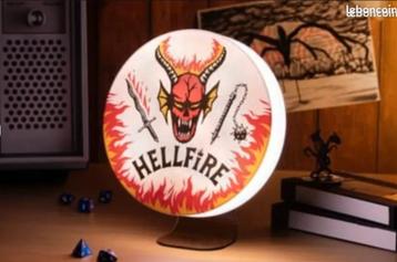 Nachtlampje met Hellfire Stranger Things Club-logo van 20 cm beschikbaar voor biedingen