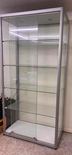 Glazen vitrine kast mer led verlochting, Huis en Inrichting, Kasten | Overige, Ophalen, Zo goed als nieuw