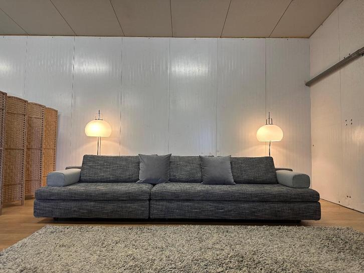 NIEUWSTAAT Design on Stock Vilaz Modulaire Bank | NP: €8.000, Huis en Inrichting, Zetels | Zetels, Zo goed als nieuw, Rechte bank