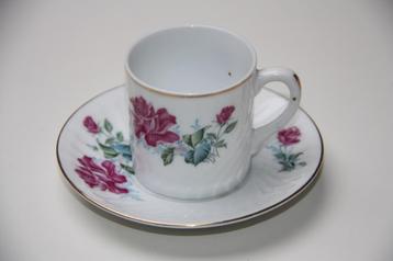 romantisch gebloemd klein thee of koffie kopje met schotel  beschikbaar voor biedingen
