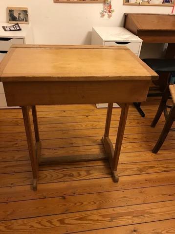 Vintage kinderbureau disponible aux enchères