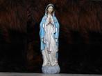 Statue de Marie avec chapelet - Polystone - En couleur, Antiquités & Art, Enlèvement ou Envoi