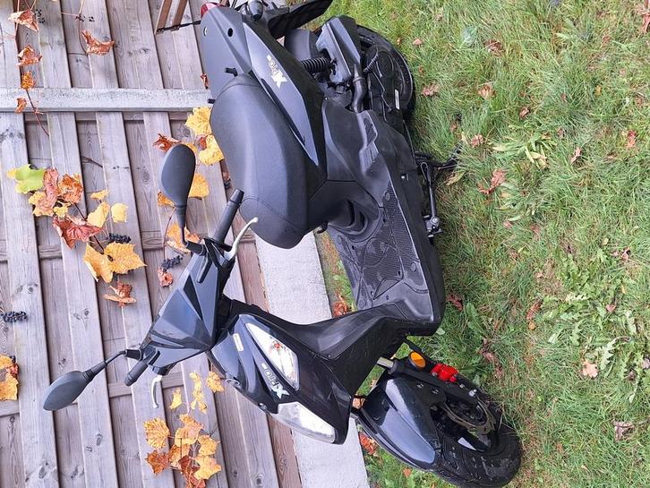 X pro Sym 50cc euro 4 B klasse 4 takt start en rijd perfect, Fietsen en Brommers, Scooters | Aprilia, Zo goed als nieuw, Benzine
