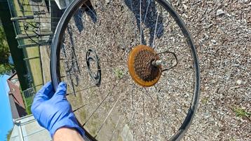 28" wiel met casette en buiten en binnenband beschikbaar voor biedingen