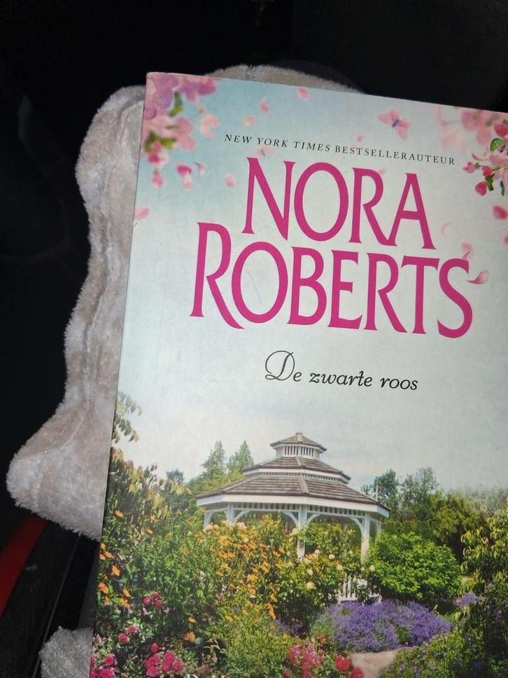 Nora Roberts - De zwarte roos, Boeken, Literatuur, Ophalen