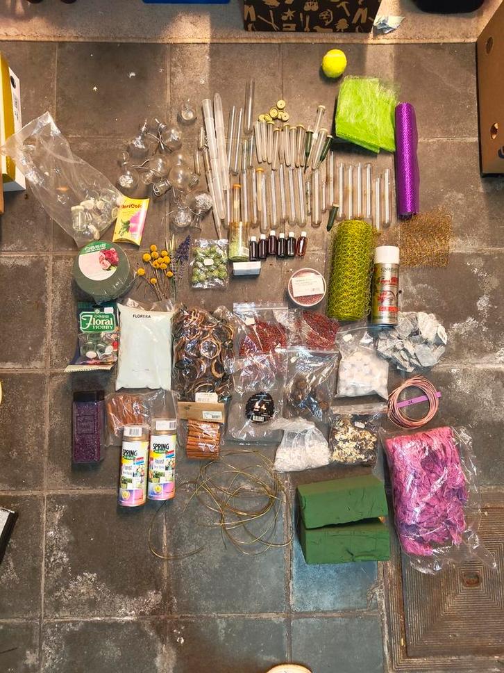 Groot pakket bloemschikmateriaal /bloemschikken  oasis, Hobby en Vrije tijd, Knutselen, Zo goed als nieuw, Ophalen