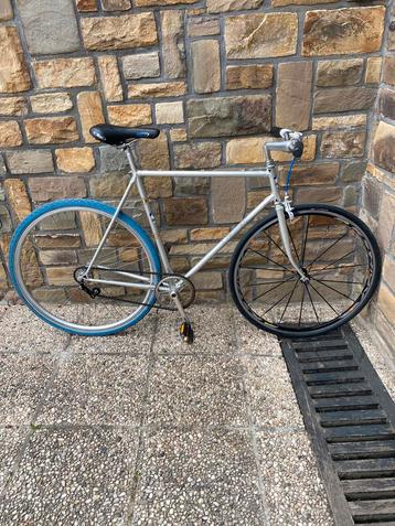 Leuke stalen fixie beschikbaar voor biedingen
