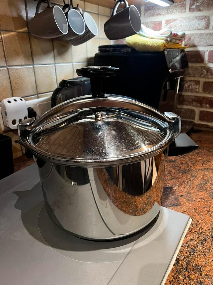 Cocotte Seb 10 litres tout feux sauf induction, Huis en Inrichting, Keuken | Potten en Pannen, Gebruikt, Kookpan of Snelkookpan