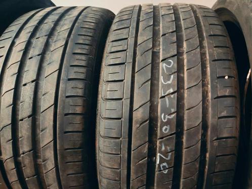 235/30r20 2x Nexen 50€ per stuk 23530r20 2353020, Auto-onderdelen, Besturing, Ophalen of Verzenden
