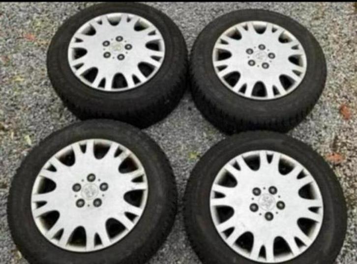 Set winterbanden amper gebruikt (peugeot 3008), Auto-onderdelen, Banden en Velgen, Band(en), Winterbanden, 16 inch, 215 mm, Personenwagen