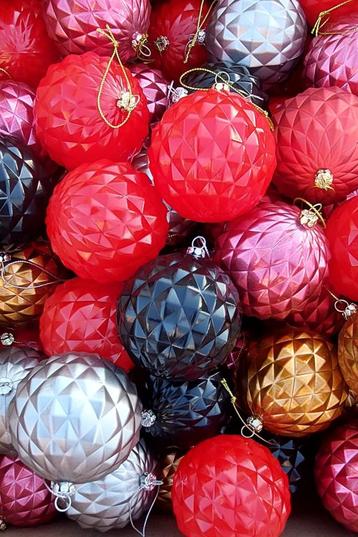 60 stuks mix kleur kerstballen beschikbaar voor biedingen