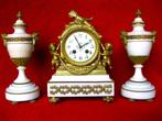 19 eeuwse wit marmeren pendule met cassaulettes, Antiquités & Art, Antiquités | Horloges, Enlèvement