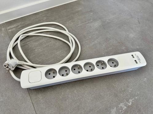 Sencys stekkerdoos 6-voudig met 2 USB-poorten (wit), Doe-het-zelf en Bouw, Elektriciteit en Kabels, Zo goed als nieuw, Schakelaar