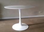 Table ronde blanche Like new avec 4 chaises en chêne blanc, Comme neuf, Modern tijdloos, 100 à 150 cm, Rond