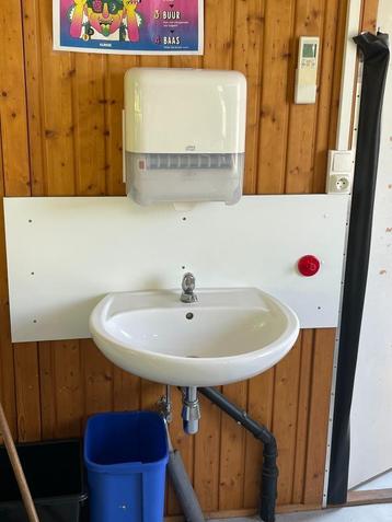 4 lavabo's beschikbaar voor biedingen