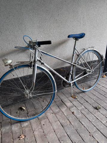 Retro koersfiets beschikbaar voor biedingen