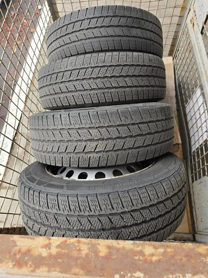 Pneus Vito Viano W639 5x112 Conti 195 65 16 104/102C Hiver, Autos : Pièces & Accessoires, Pneus & Jantes, Pneus et Jantes, Pneus hiver