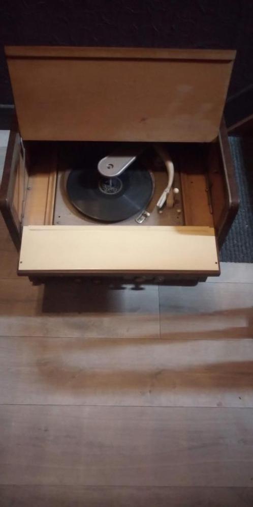 Tourne-disque radio Philips dans un meuble, Antiquités & Art, Antiquités | TV & Hi-Fi, Enlèvement