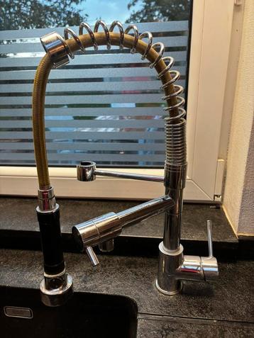 Mobiele douchegastafelmengkraan in chroom beschikbaar voor biedingen