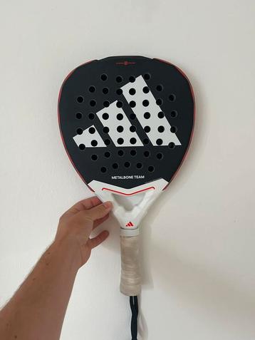 Adidas Metalbone Team 2025 beschikbaar voor biedingen