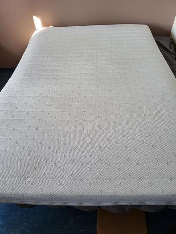 Matras 140x200x20 + Trooster en beddengoed beschikbaar voor biedingen