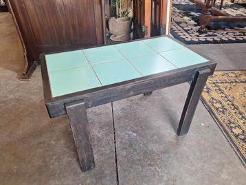 Vintage salontafel, Bijzettafel met appelblauwzeegroen blad beschikbaar voor biedingen