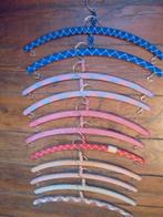 11 gekleurde  vintage kleerhangers jaren 1960-70, Ophalen of Verzenden, Zo goed als nieuw