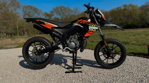 Derbi Senda X-Treme 50cc (NIEUW!), Fietsen en Brommers, Brommers | Derbi, Ophalen