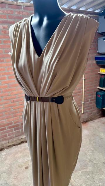 Chic Italiaanse jurk met zakken, Kleding | Dames, Jurken, Maat 38/40 (M), Beige, Ophalen of Verzenden, Zo goed als nieuw