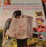 Martha Stewart's Encyclopedia of Sewing and Fabric Crafts, Hobby en Vrije tijd, Naaien en Fournituren, Overige typen, Ophalen of Verzenden