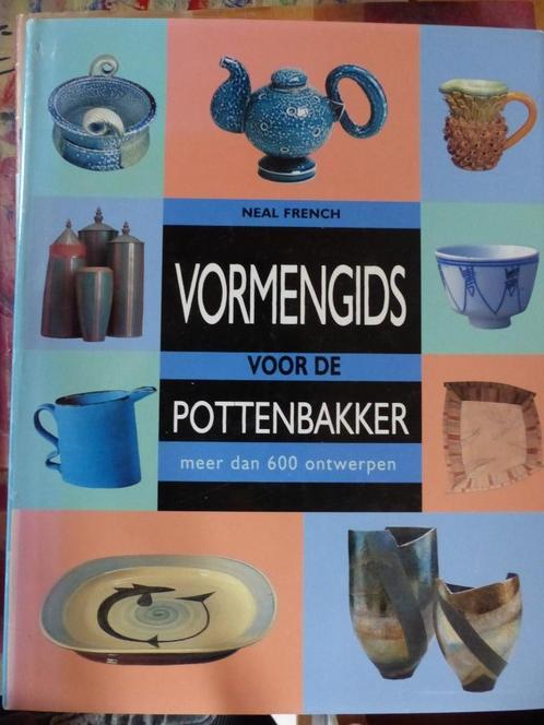 POTTENBAKKEN/KERAMIEK/GLAZUREN : vele boeken lotprijs 100 €, Hobby en Vrije tijd, Pottenbakken, Zo goed als nieuw, Ophalen of Verzenden