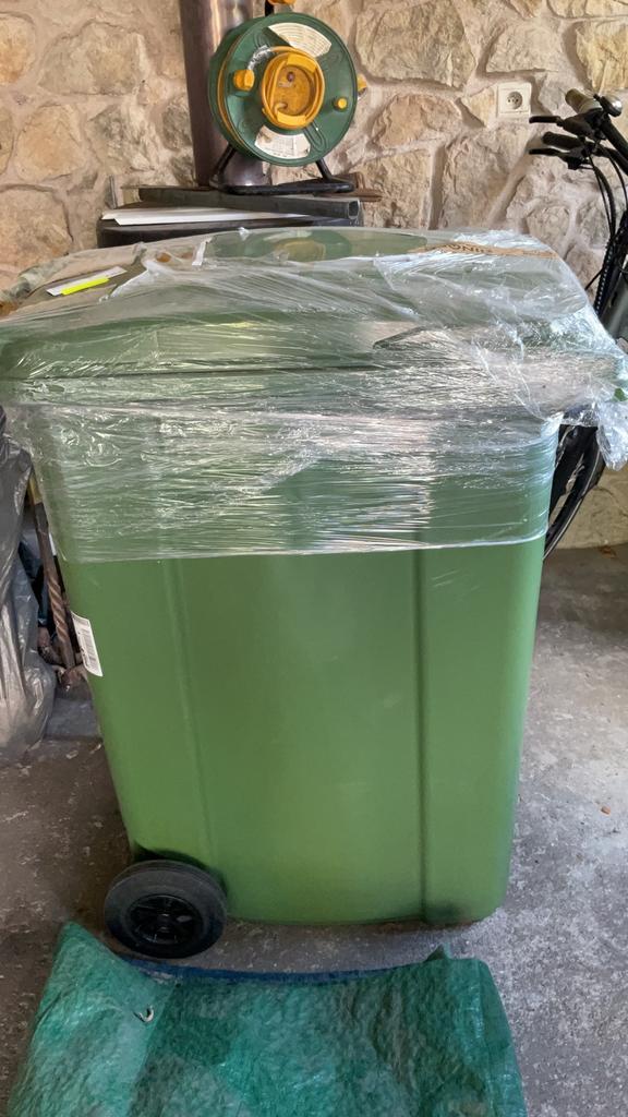 Nieuwe grote afvalcontainer met wielen, Huis en Inrichting, Woonaccessoires | Prullenbakken, Zo goed als nieuw, Kunststof, Ophalen