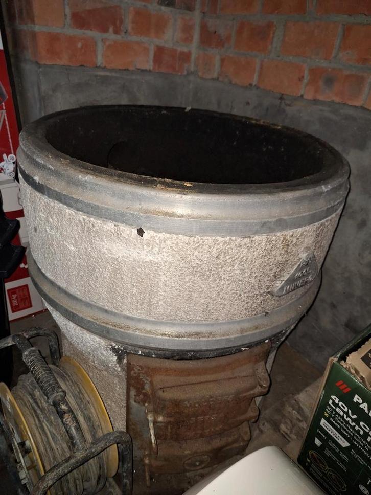 Antieke wasketel of wasmachine, een betonnen of gietijzeren, Tuin en Terras, Vuurkorven, Gebruikt, Vuurkorf, Ophalen