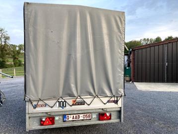 Gesloten aanhangwagen beschikbaar voor biedingen