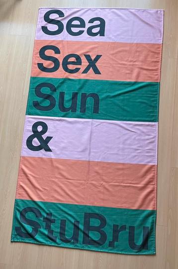 Badhanddoek StuBru Sea Sex Sun & StuBru Studio Brussel, Enlèvement ou Envoi, Comme neuf
