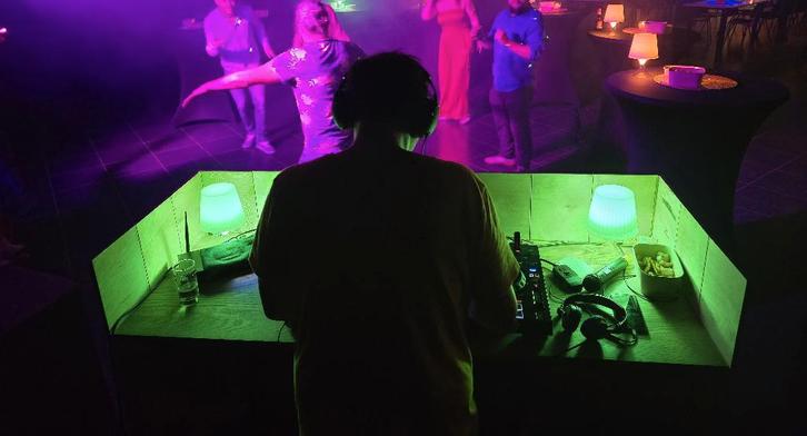 Eiken DJ Booth, Musique & Instruments, Instruments | Accessoires, Comme neuf, Autres instruments, Enlèvement