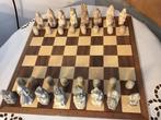Schaakspel vouwbord en unieke stenen figuren, Ophalen of Verzenden