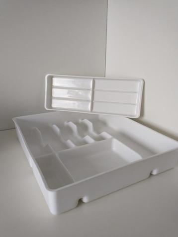 Besteklade met opzet beschikbaar voor biedingen