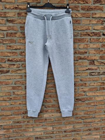 Nieuwe joggingbroek van Superdry, maat 38. beschikbaar voor biedingen