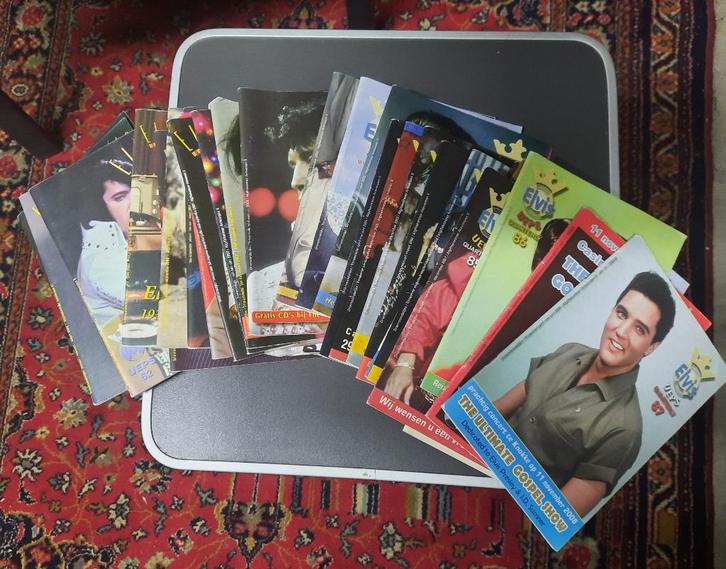 Elvis Fan Magazines Belgie UEPS 1977-2008 - 130 stuks, Verzamelen, Muziek, Artiesten en Beroemdheden, Gebruikt, Boek, Tijdschrift of Artikel