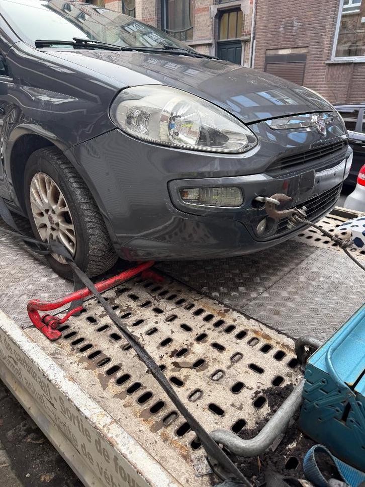 Fiat punto de 2010 essence 0472/06/62/36, Autos, Fiat, Entreprise, Punto, ABS, Régulateur de distance, Airbags, Air conditionné