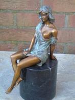 Vrouw met één blote borst zittend in brons gesigneerd, MILO., Ophalen, Brons
