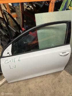 Voordeur links linksvoor wit Volkswagen Golf VI ('08-'13) beschikbaar voor biedingen