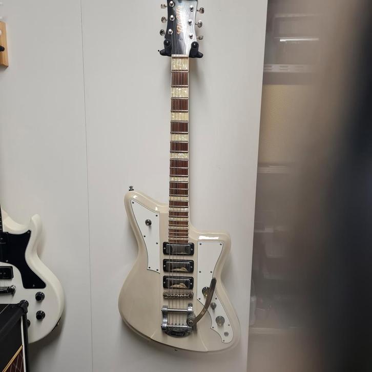 rivolta mondata xviii 2018, Muziek en Instrumenten, Snaarinstrumenten | Gitaren | Elektrisch, Zo goed als nieuw, Semi-solid body