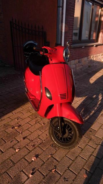 Vespa stijl schone a klasse scooter disponible aux enchères