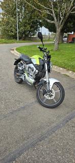 Stel een camper met een quad-buggy voor, Motoren