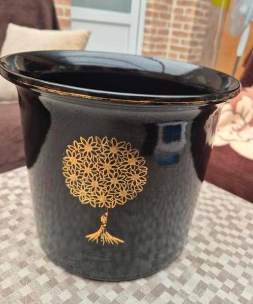 Grote zwarte vaas/ bloempot met goud gedecoreerd, Antiek en Kunst, Antiek | Keramiek en Aardewerk, Ophalen of Verzenden